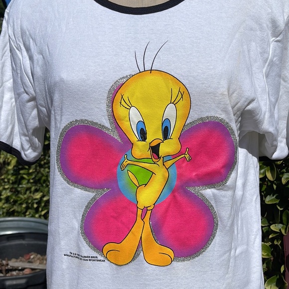 Vintage 1997 Tweety Bird shirt - Picture 4 of 11